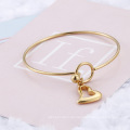 Einfache IP 18K Gold Plated Edelstahl Bettelarmband Herz Bangles